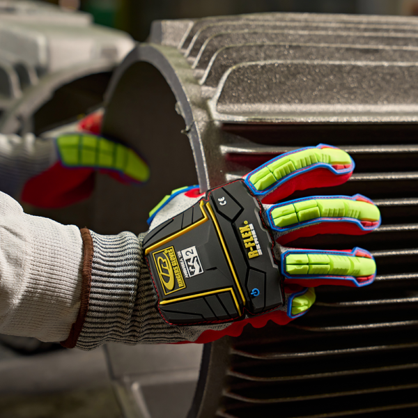 Ringers R065 glove in action handling large metal machinery component on worksite